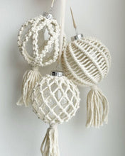 Načíst obrázek do prohlížeče Galerie, Vánoční baňka k dozdobení 10 cm