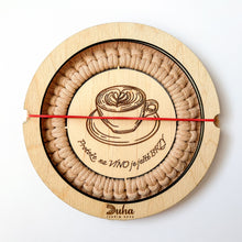 Načíst obrázek do prohlížeče Galerie, KÁVOMILKA - Dřevěný podtácek 10 cm