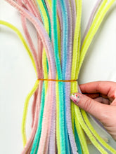 Načíst obrázek do prohlížeče Galerie, Plyšové drátky k modelování - mystery balení 10 ks