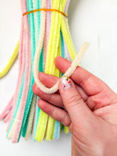 Načíst obrázek do prohlížeče Galerie, Plyšové drátky k modelování - mystery balení 10 ks