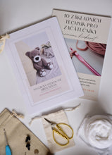 Načíst obrázek do prohlížeče Galerie, Kreativní set na háčkování - Medvídek Ňuňan (více barev)