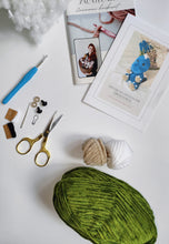 Načíst obrázek do prohlížeče Galerie, Kreativní set na háčkování - Dinosaurus Ňuňan (více barev)