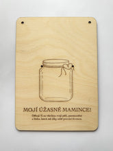 Načíst obrázek do prohlížeče Galerie, Dřevěná dekorace k přivázání květiny - dárek na DEN MATEK (CZ i SK verze textu)