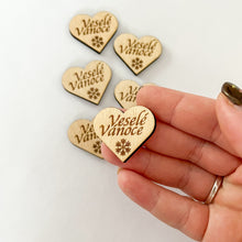Načíst obrázek do prohlížeče Galerie, Dřevěné srdce s nápisem 3 cm - ČESKÉ NÁPISY