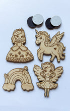 Načíst obrázek do prohlížeče Galerie, Dřevěné výřezy k vytvoření magnetek - KOUZELNÝ SVĚT