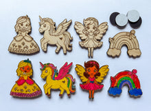 Načíst obrázek do prohlížeče Galerie, Dřevěné výřezy k vytvoření magnetek - KOUZELNÝ SVĚT
