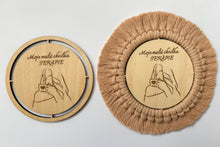 Načíst obrázek do prohlížeče Galerie, KÁVOMILKA - Dřevěný podtácek 10 cm