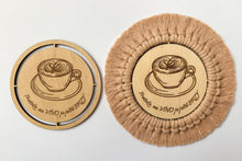 Načíst obrázek do prohlížeče Galerie, KÁVOMILKA - Dřevěný podtácek 10 cm
