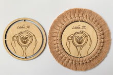 Načíst obrázek do prohlížeče Galerie, KÁVOMILKA - Dřevěný podtácek 10 cm