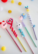 Načíst obrázek do prohlížeče Galerie, Plyšové drátky k modelování - mystery balení 10 ks