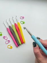 Načíst obrázek do prohlížeče Galerie, Háček na háčkování se silikonovou rukojetí vel. 2-6