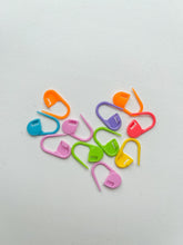 Načíst obrázek do prohlížeče Galerie, Spínací špendlík na háčkování