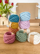 Načíst obrázek do prohlížeče Galerie, Klubíčko 10/20 m Bobbiny macramé 3 mm regular (rozčesatelná)