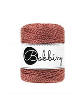 Načíst obrázek do prohlížeče Galerie, Klubíčko 10 m Bobbiny METALLIC 3PLY 3 mm regular (metalické barvy, rozčesatelná)