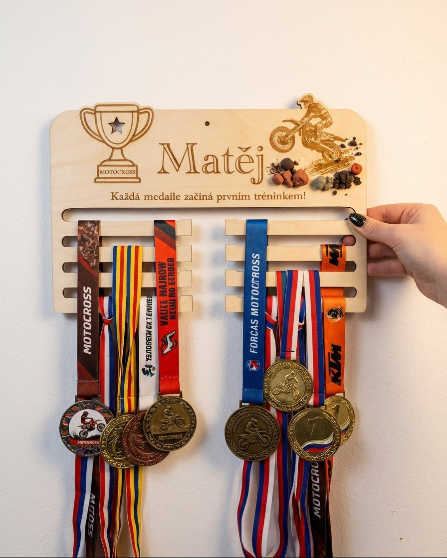 Držák na medaile - personalizace na přání