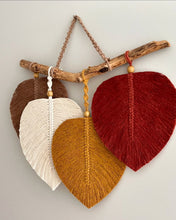 Načíst obrázek do prohlížeče Galerie, Kreativní DIY set - Macramé List (Macramé Peří)
