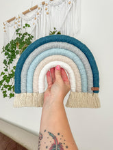 Načíst obrázek do prohlížeče Galerie, Macramé duha Kryštof
