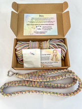 Načíst obrázek do prohlížeče Galerie, Kreativní DIY set - Macramé popruh na mobil
