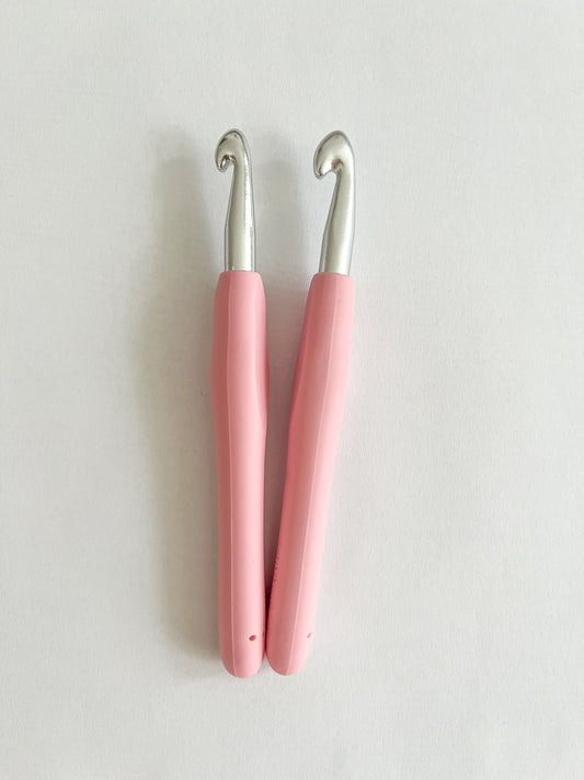 Háček na háčkování se silikonovou rukojetí vel. 8 a 10 mm