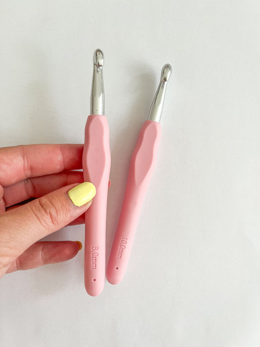 Háček na háčkování se silikonovou rukojetí vel. 8 a 10 mm