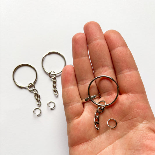 Kroužek s řetízkem na výrobu klíčenky