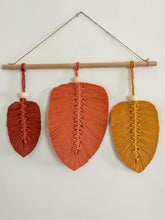 Načíst obrázek do prohlížeče Galerie, Kreativní DIY set - Macramé List (Macramé Peří)
