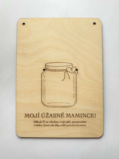Dřevěná dekorace k přivázání květiny - dárek na DEN MATEK (CZ i SK verze textu)