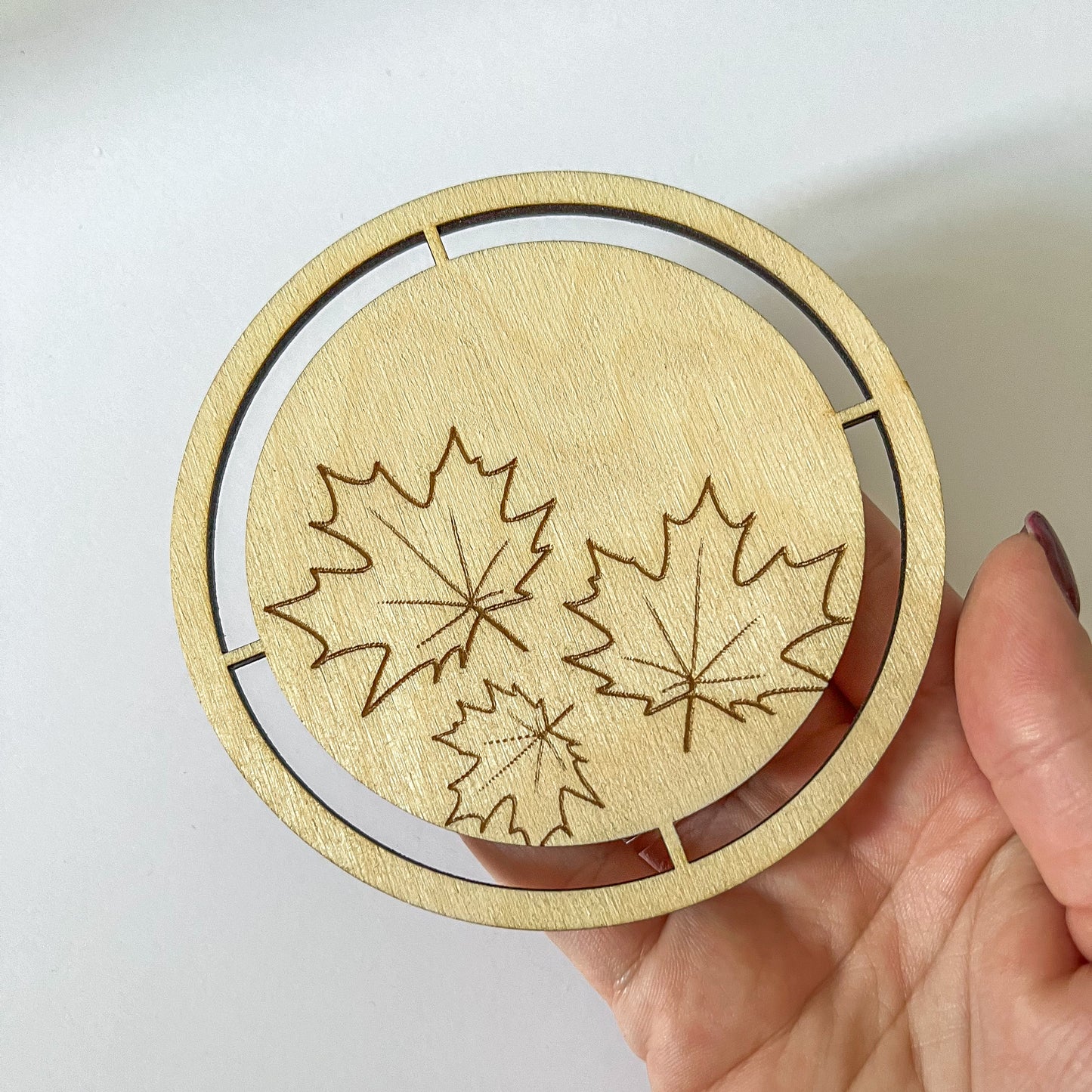 Dřevěný podtácek pro Macramé i Háčkování - JAVOROVÝ LIST