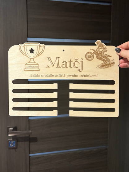 Držák na medaile - personalizace na přání