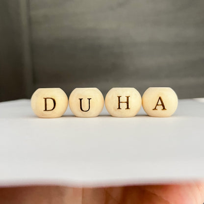 TVORBA NA ZAKÁZKU: Dřevěný korálek s písmenem 20 mm - personalizace na přání