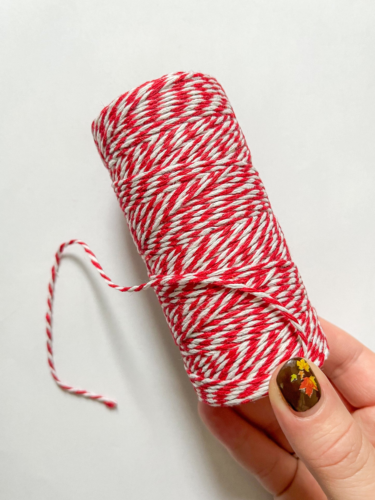 Vánoční provázek 2 mm - červeno bílý