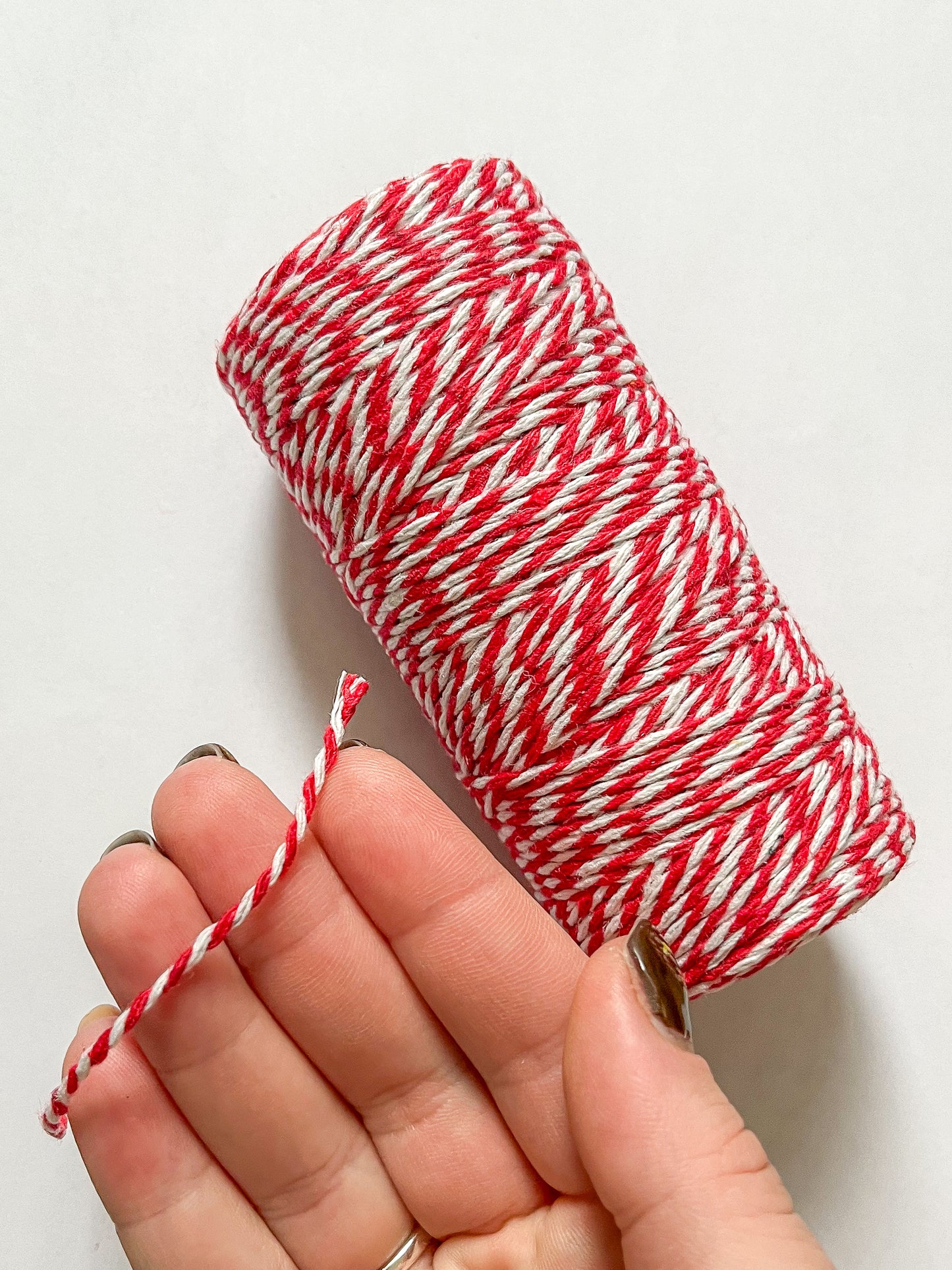 Vánoční provázek 2 mm - červeno bílý