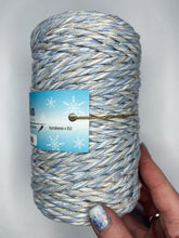 Načíst obrázek do prohlížeče Galerie, Duhová příze Macramé 3 mm - ❄️ FROZEN (rozčesatelná)
