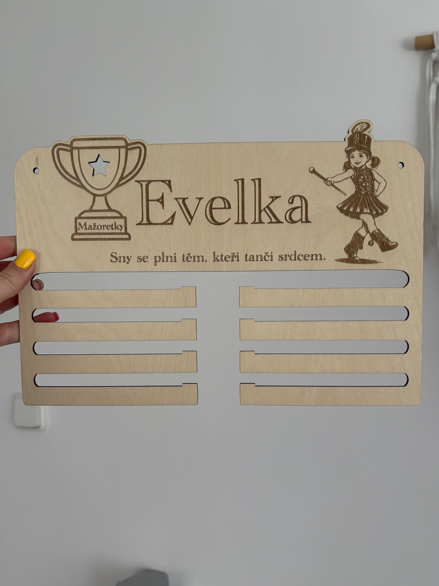 Držák na medaile - personalizace na přání