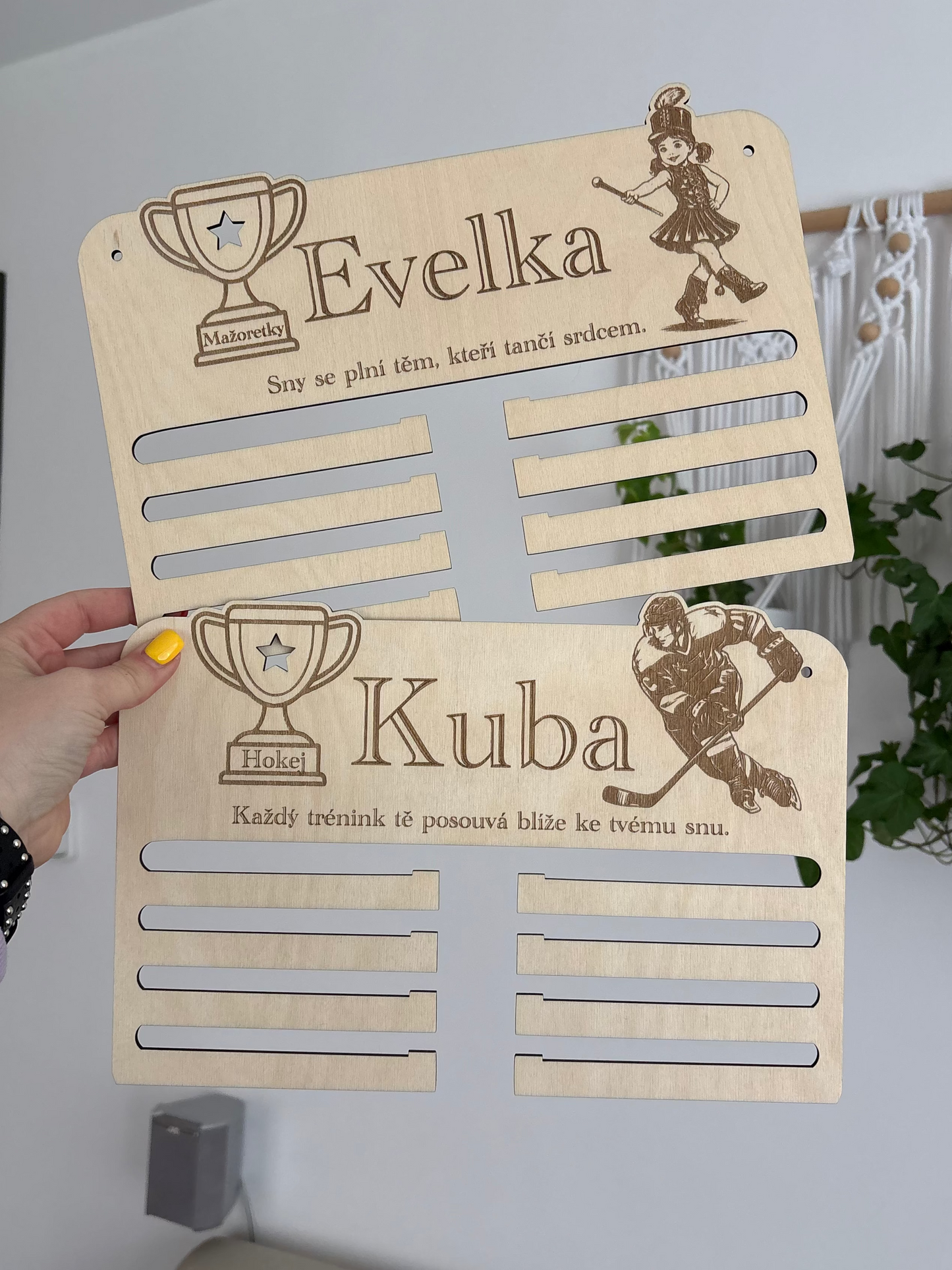 Držák na medaile - personalizace na přání