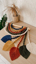 Načíst obrázek do prohlížeče Galerie, Kreativní DIY set - Macramé List (Macramé Peří)
