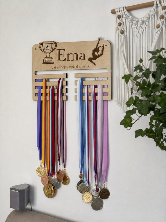 Držák na medaile - personalizace na přání