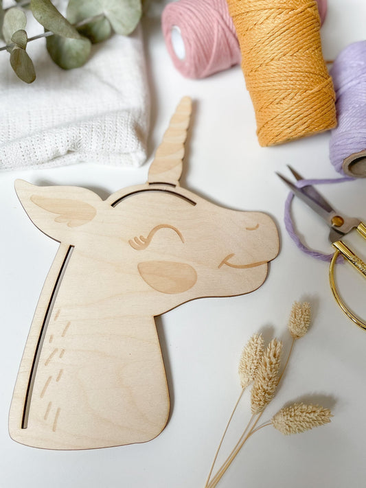 Dřevěný jednorožec - k přidělání příze