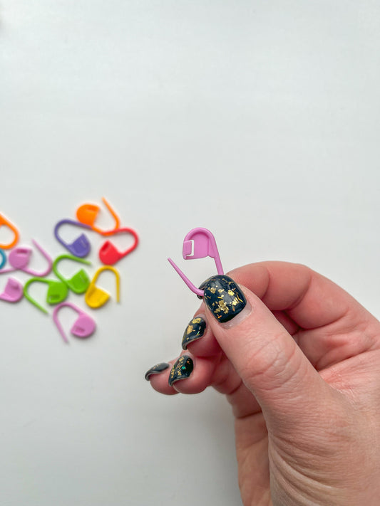 Spínací špendlík na háčkování